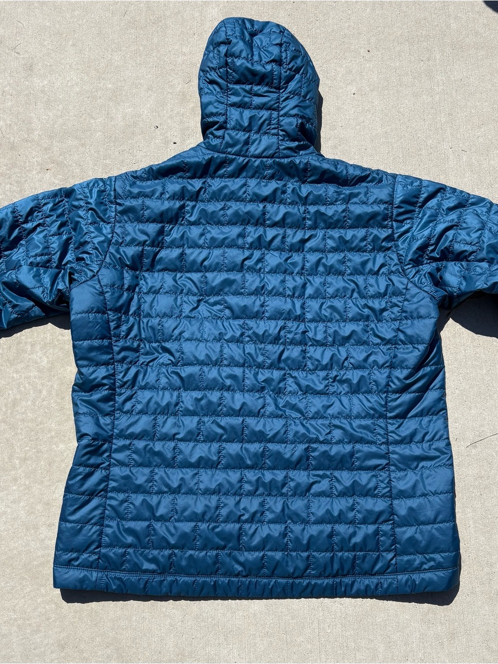 Patagonia Men's Lightweight Hooded Puffer Jacket - Picture 6 of 6